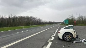 Нифигасе, вся машина, вместе с пассажирами уместилась в багажник. Круто!