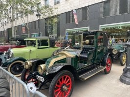Сегодня в Барселоне наткнулся на мероприятие - 66 автопробег старинных автомобилей - авто до 1928 года выпуска и мотоциклы до 1938. Красота! Завтра утром старт из центра - жаль не смогу посмотреть(. Придется до следующего года подождать.
