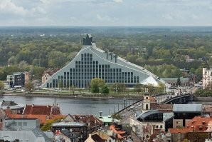 Не могу не вспомнить Латвийскую библиотеку, о которой множество споров и разговоров.