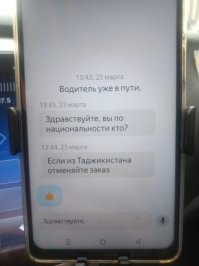 Скоро будет как в анекдоте (не точно про таджикский, но под него тоже)
Немцы с собрали всех на площади и ищут тех, кто говорит с акцентом:
Подошли к одному: 
- скажи Восемь
- Воçем.  (Вощем)
- Расстрелять!
Подходят к другому.
- скажи Восемь
- Восемь
- Хорошо, а как тебя зовут?
- Ваçа.
- Расстрелять
