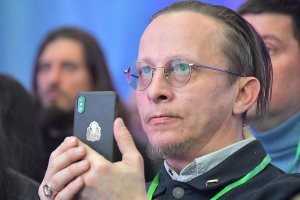 Теплые картины писал! зачем только в актеры подался?