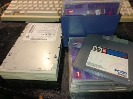 Только не подключить уже никуда.  Через переходник IDE-SATA почему-то работать отказывается.