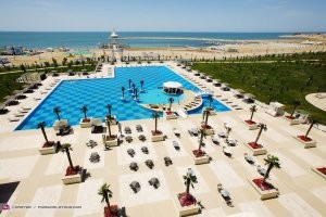 А чем россиянам пляжный курорт в Туркмении не угодил?
Во-первых: ближе, чем Корея;
Во-вторых: дешевле;
В-третьих: сервис не хуже чем в корейских отелях.
Сам уже не раз там отдыхал. Всё безупречно. К тому же там собраются построить искусственные острова как в Дубае.
Или вы не знали, что у вас под боком такая красота?
Сами зацените. Аваза. Каспийское море.