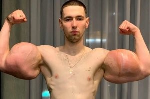 ничего не понимаешь в женских понтах = сиськи-базуки .. тонна силикона