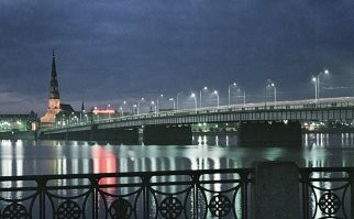 Скоро развалиться как и все остальные мосты , оккупанты ушли а оказалось что все нужно ремонтировать и бабки вкладывать , они тут еще новый мост решили сделать но оказалось что все бабки на Украину пожертвовали и в стране не осталось денег даже на врачей и учителей уже не говорю о пожарниках и ментах .
