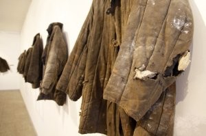 Интересные идеи.
Старое пальто - ценный ресурс.

Вот ещё набор - "Сделай сам":