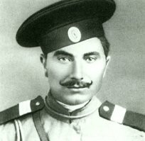 Это про тебя можно сказать - "Кто ты такой?"
Можно конечно обсирать Советский Союз и революцию...
Но у руля стояли такие товарищи как Семён Михайлович Будённый.
Осенью 1903 года его призвали на службу в армию. Служил срочную службу на Дальнем Востоке в Приморском драгунском полку, там же остался на сверхсрочную. Участвовал в русско-японской войне 1904 1905 годов в составе 26-го Донского казачьего полка.  До 1914 года служил в Приморском драгунском полку. Участвовал в Первой мировой войне старшим унтер-офицером 18-го драгунского Северского полка Кавказской кавалерийской дивизии на германском, австрийском и кавказском фронтах, за храбрость награждён «полным георгиевским бантом»   Георгиевскими крестами четырёх степеней и Георгиевскими медалями четырёх степеней.

Полный георгиевский кавалер! Мужик, который родился в  небольшом хуторе Козюрин недалеко от станицы Платовская!
Полный Георгиевский кавалер: четыре Георгиевских Креста. За всю 57-летнюю историю четырёхстепенного Знака Отличия Военного ордена его полными кавалерами (обладателями всех четырёх степеней) стали около 2 тысяч человек!

Надеюсь теперь вопросов нет?