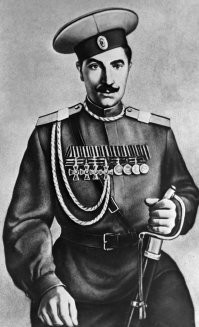 Это про тебя можно сказать - "Кто ты такой?"
Можно конечно обсирать Советский Союз и революцию...
Но у руля стояли такие товарищи как Семён Михайлович Будённый.
Осенью 1903 года его призвали на службу в армию. Служил срочную службу на Дальнем Востоке в Приморском драгунском полку, там же остался на сверхсрочную. Участвовал в русско-японской войне 1904 1905 годов в составе 26-го Донского казачьего полка.  До 1914 года служил в Приморском драгунском полку. Участвовал в Первой мировой войне старшим унтер-офицером 18-го драгунского Северского полка Кавказской кавалерийской дивизии на германском, австрийском и кавказском фронтах, за храбрость награждён «полным георгиевским бантом»   Георгиевскими крестами четырёх степеней и Георгиевскими медалями четырёх степеней.

Полный георгиевский кавалер! Мужик, который родился в  небольшом хуторе Козюрин недалеко от станицы Платовская!
Полный Георгиевский кавалер: четыре Георгиевских Креста. За всю 57-летнюю историю четырёхстепенного Знака Отличия Военного ордена его полными кавалерами (обладателями всех четырёх степеней) стали около 2 тысяч человек!

Надеюсь теперь вопросов нет?