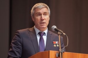 Крикалёв, Сергей Константинович человек очень интересный.
Герой Советского Союза (27 апреля 1989 года).
Герой Российской Федерации (11 апреля 1992 года), медаль «Золотая звезда» № 1.