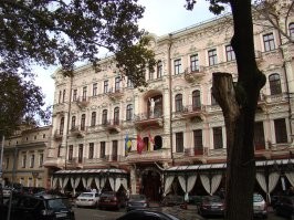 Одесса, СССР.



Гостиница "Красная" ("Бристоль"), октябрь 2019-го.
адеса, окраина.