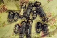 Целый пакет таких дома был, ходовых, чтоб не бегать по магазинам, когда перегорит.
