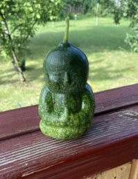 А я по приколу на алиэкспрессе купил форму для фруктов и овощей в виде Будды. Надели на растущий огурец и выросло вот это...)))