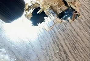 Смотрю я в эту волшебную дыру и понять не могу - фанерный ламинат на лагах? Без всякой основы что-ли?