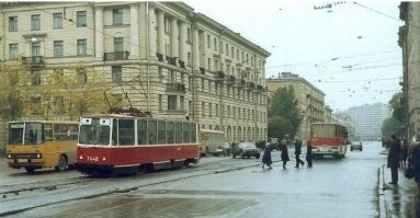 Налоговая служба.  Пять этажей бездельников.
