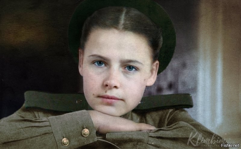 Какая красавица! Как и все эти девушки, воевавшие и не задумываясь отдававшие свои жизни за Родину :