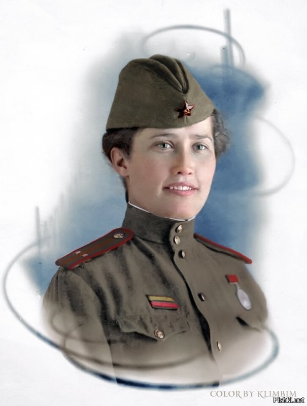Какая красавица! Как и все эти девушки, воевавшие и не задумываясь отдававшие свои жизни за Родину :
