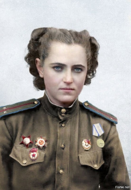 Какая красавица! Как и все эти девушки, воевавшие и не задумываясь отдававшие свои жизни за Родину :