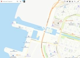 Тут сама полностью виновата. А в Питере люди покупали квартиры с видом на Финский залив.  И этот вид был...  Был до тех пор, пока им не намыли платную дорогу и территорию под новые квартиры с видом на залив.  На карте есть Морская набережная. Когда-то это действительно была набережная.