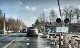 Табличка правильная ( хотя не факт, что имбицил в жиге смог бы её прочитать и понять)