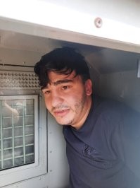 Урода задержали, но больно чистенькая у него морда. Даже не ударился об.косяк ни разу. Какой-то непорядок.