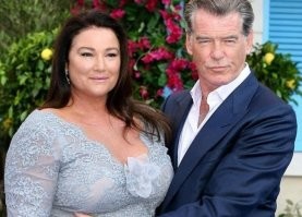 Мы оба чувствовали, что тонем...»: как Виктория Бекхэм простила Дэвиду измены, за которые семью высмеивал весь мир.
Брюс Уиллис и Эмма Хеминг второй брак.
И т.д.
Пирс Броснан с женой единственная пара что можно взять в пример.