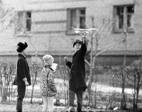 По пальцам винтом можно было получить из-за невнимательности при запуске.