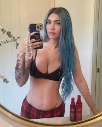 Вчера девушка моя прислала фото из поста типа "Меган Фокс без макияжа". Она стилист, поэтому тесно работает с визажистами. Долго смеялась, и сказала, что на этот мэйкап минимум 2 часа потрачено.
Кругом обман и это давным давно известно.