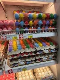 Прям сейчас могу зайти в любой магазин старой Европы и купить тоже самое или половину перечисленных продуктов особенно консервированную гадость типа сосисок или хотдогов .