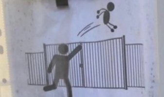 "Примечательно, что пока неизвестно, каким образом и когда музыкант покинет пределы России   взаимодействия между РФ и властями Латвии по этой линии сейчас нет."

Не вижу никаких проблем