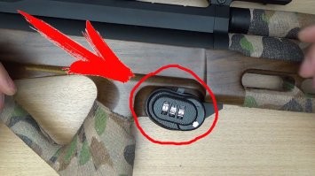 Блин, у меня дома 4 ружья (2 гладких+2 нарезных), ни разу даже мысли не возникало их заряжать дома. Зачем? Ты ведь по правилам - заряжаешь оружие только по прибытию на стрельбище, при изготовке к стрельбе, т.е. от дома до места стрельбы\охоты ты передвигаешься с разряженным оружием. А так патроны вообще в отдельном сейфе лежат,  вдруг в гости с детьми придут, и пока ты будешь хвастаться своим арсеналом, какой-нить мелки - патрон из оружейного сейфа слямзит. Беда может случиться.
Более того, я как и многие, дополнительные меры безопасности принимаю.. фальш патрон в стволе, флаг безопасности итд.. Некоторые, я видел, даже замок на спусковой крючок вешают.. Мало ли что, лучше перебдеть. А этот "красавчик" с заряженным оружием дома играется.
На месте разрешительной системы, я бы у этого оладушка оружие бы изъял и отправил повторно с нуля сдавать на право хранения оружия, а то он, видимо, подзабыл какая это ответственность и опасность.