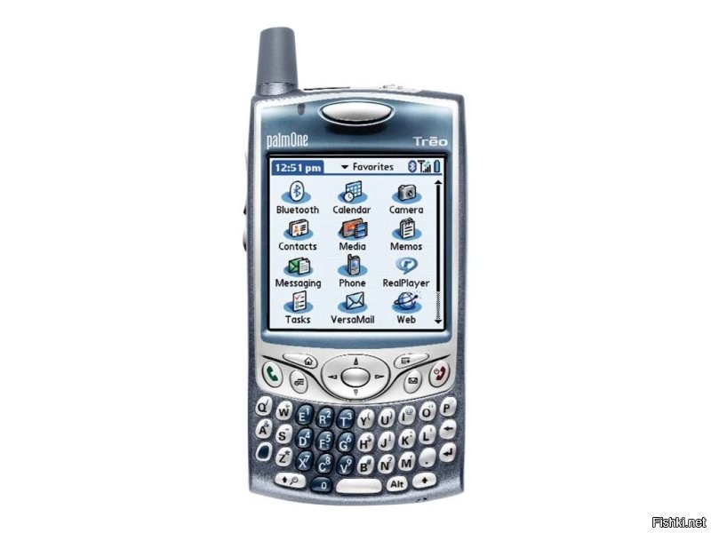 До Айфона был уже такой аппарат: Palm Treo 650. В принципе в нем уже были все функции современных телефонов, разве что не было gps, нужно было подключать внешний. Ну и своя операционка с морей софта.