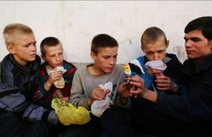 Автор! про этих забыл. А они сейчас, наверняка, уже молодые папочки, если до этого не подохли