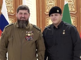 Поставит переемника - этого, что ли? Ну тогда вот тебе и наследный принц