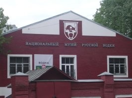 Интересно, тут пушкинскую карту принимают?