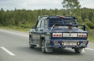 На таких автомобилях ни одного элемента просто так не ставят.
Это Вам не Colhoz-tuning.