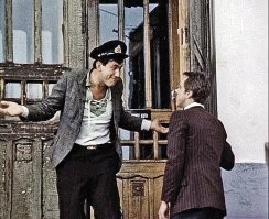 Карманники выглядят, как боссы мафии.
Эх, пиндоссия... Откуда вам знать, что такое настоящий карманник...