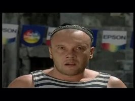 Не, ну шотландцы еще понятно, у них там килт, который даже выглядит по другому, и то сейчас его уже только упоротые таскают, но эти..