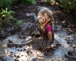 Зато вот им для этого никакой фестиваль и Борёнг не нужен! И счастья море!