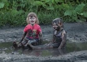 Зато вот им для этого никакой фестиваль и Борёнг не нужен! И счастья море!