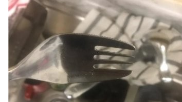 Опасно такой вилкой кушать. Можно случайно рот сделать шире,чем природой дано..