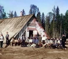 В подборку затесался янки с конем или это австрияк пленный? Второе фото Прокудина в цвете.