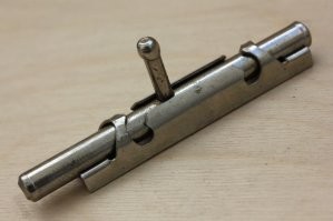 У молодежи на улице спросили, что такое шпингалет