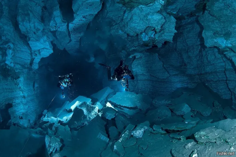 Это Мексика. А вот Орди нская   пещера на юго-западной окраине села Орда Пермского края (Россия), на левом берегу реки Кунгур.

Я тут нырял.