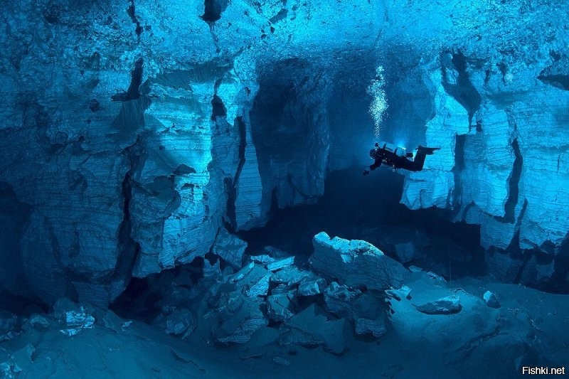 Это Мексика. А вот Орди нская   пещера на юго-западной окраине села Орда Пермского края (Россия), на левом берегу реки Кунгур.

Я тут нырял.