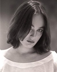 Что ни говори, а Гузеева в молодости была чудо как хороша...
Да и вообще актрисы загляденье.