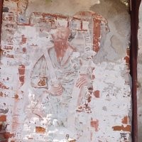 Мне через четыре месяца 50. Эта руина бывшая кирха Св. Барбары в нынешнем посёлке Храброво в Калиниградской области. Там даже сохранился кусочек старинной фрески.