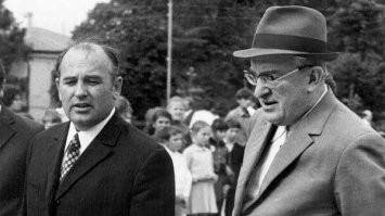 Ленин не был троцкистом, он просто ненавидел русских, как и Троцкий. Как Мартов, Каменев и Зиновьев, Ягода, Тухачевский и Ежов. Список можно дополнять бесконечно и закончить Андроповым и Горбачевым, Ельциным и прочими Зюгановыми.