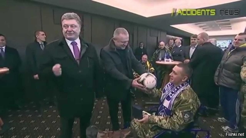 "власти Украины не собираются ему помогать." - нейростимулятор ему за  €17 тыщ. подавай...   Мячику радуйся.