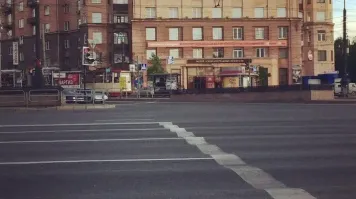 Это дорога плохого качества. Поток машин тут не причём.