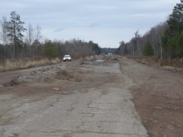О-оо, участок трассы Канск- Тулун... Лютая дорога. На легковой ещё нормально, а вот начиная от среднего тоннажа(5-12 т.)- это киздец. Езживал пять лет по тем кущерям. Вот нашёл одну из фоток федеральной, ...лядь, трассы.